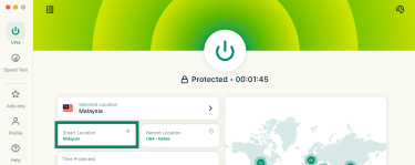 ExpressVPN macOS app interface showing the Smart Location option highlighted.